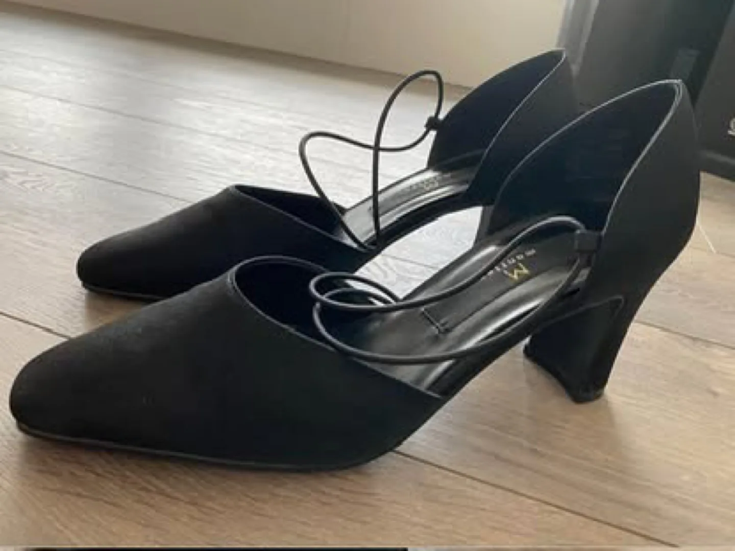 Black Heels by Mantles W7.5 image indicator(2)