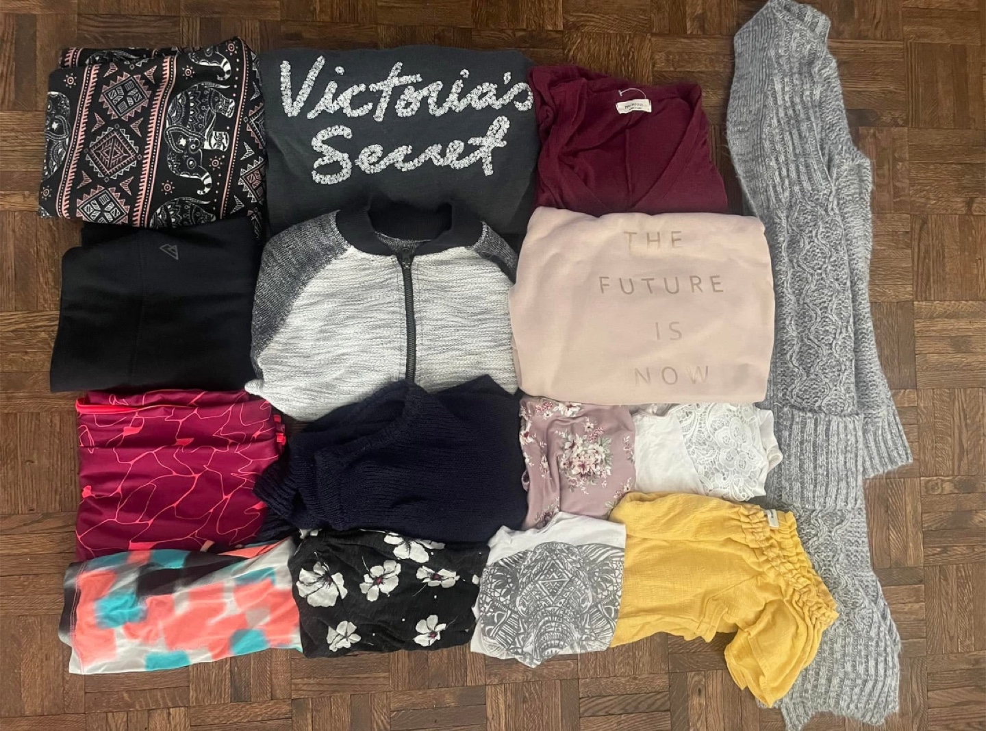 Small/ medium size women’s clothing bundle - photo 2