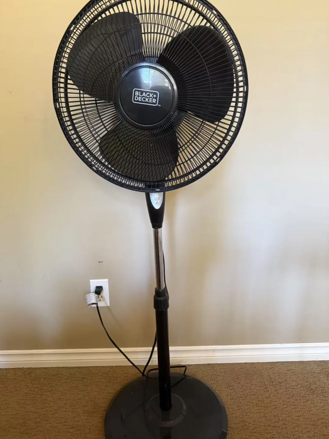 BLACK+DECKER Standing Fan thumbnail