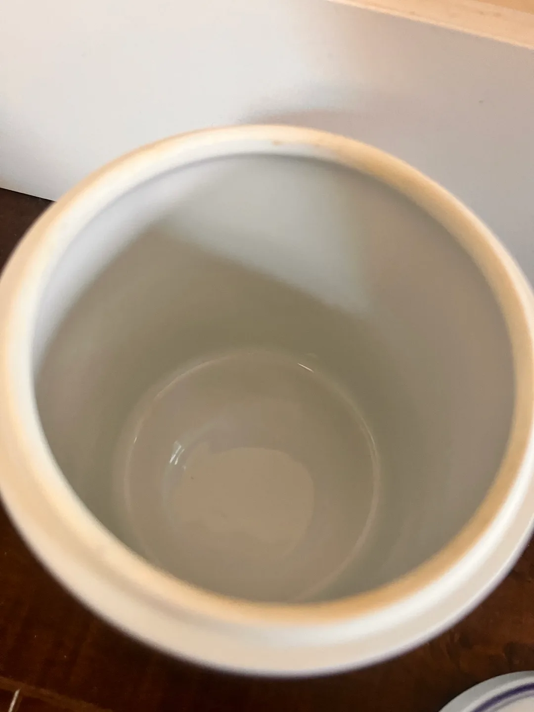 Ceramic Lidded Pot with Fish Decoration image indicator(5)