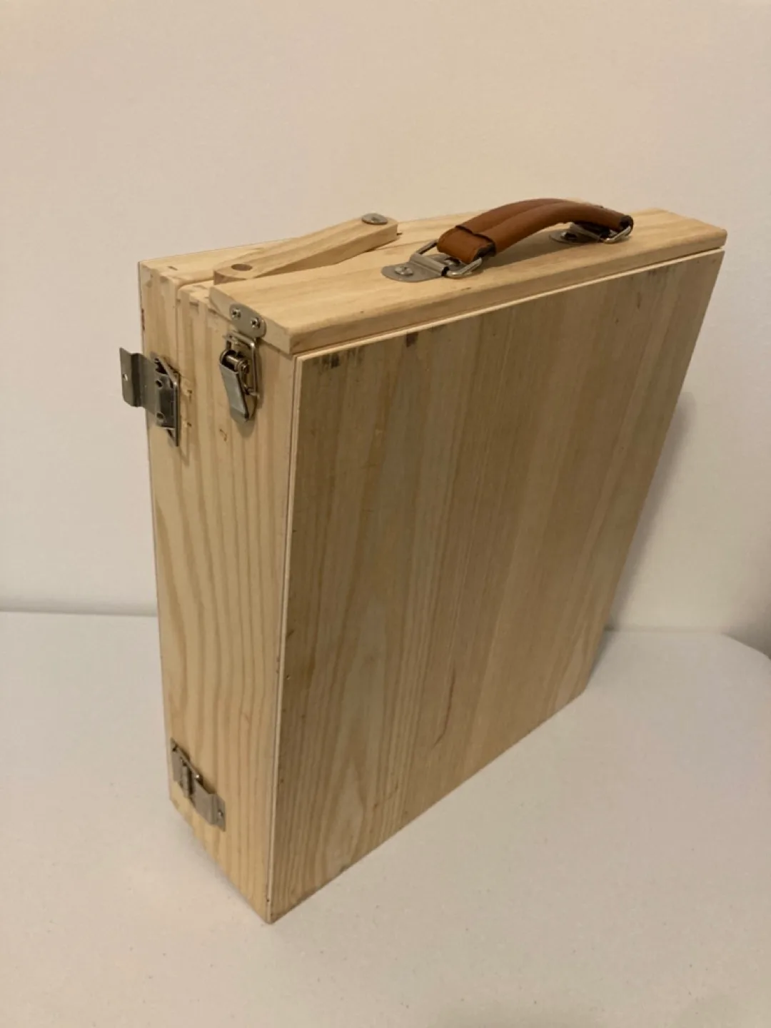 Wooden Artist's Painting Box image indicator(2)