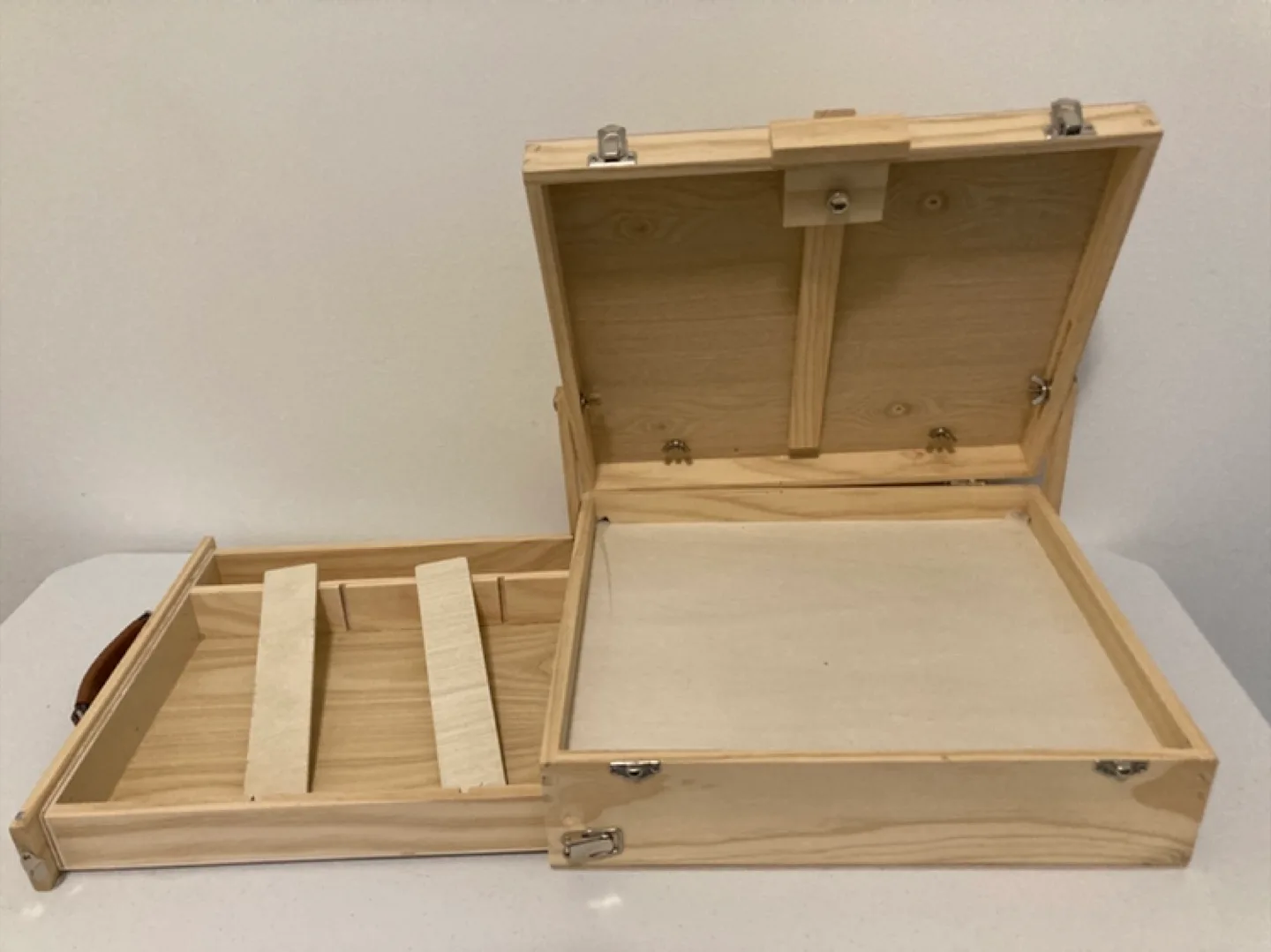 Wooden Artist's Painting Box image indicator(4)