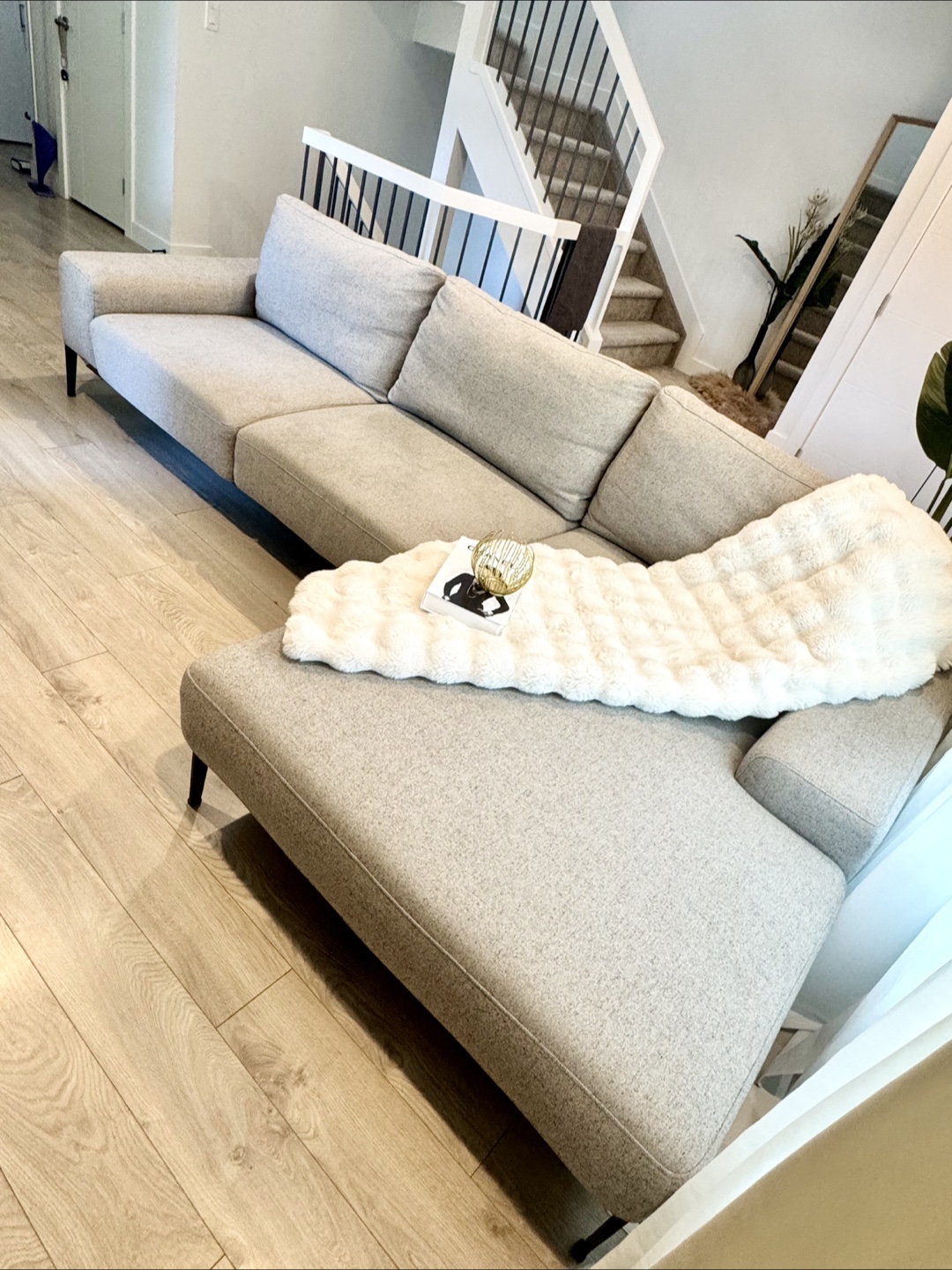 Sectional Sofa with Chaise
