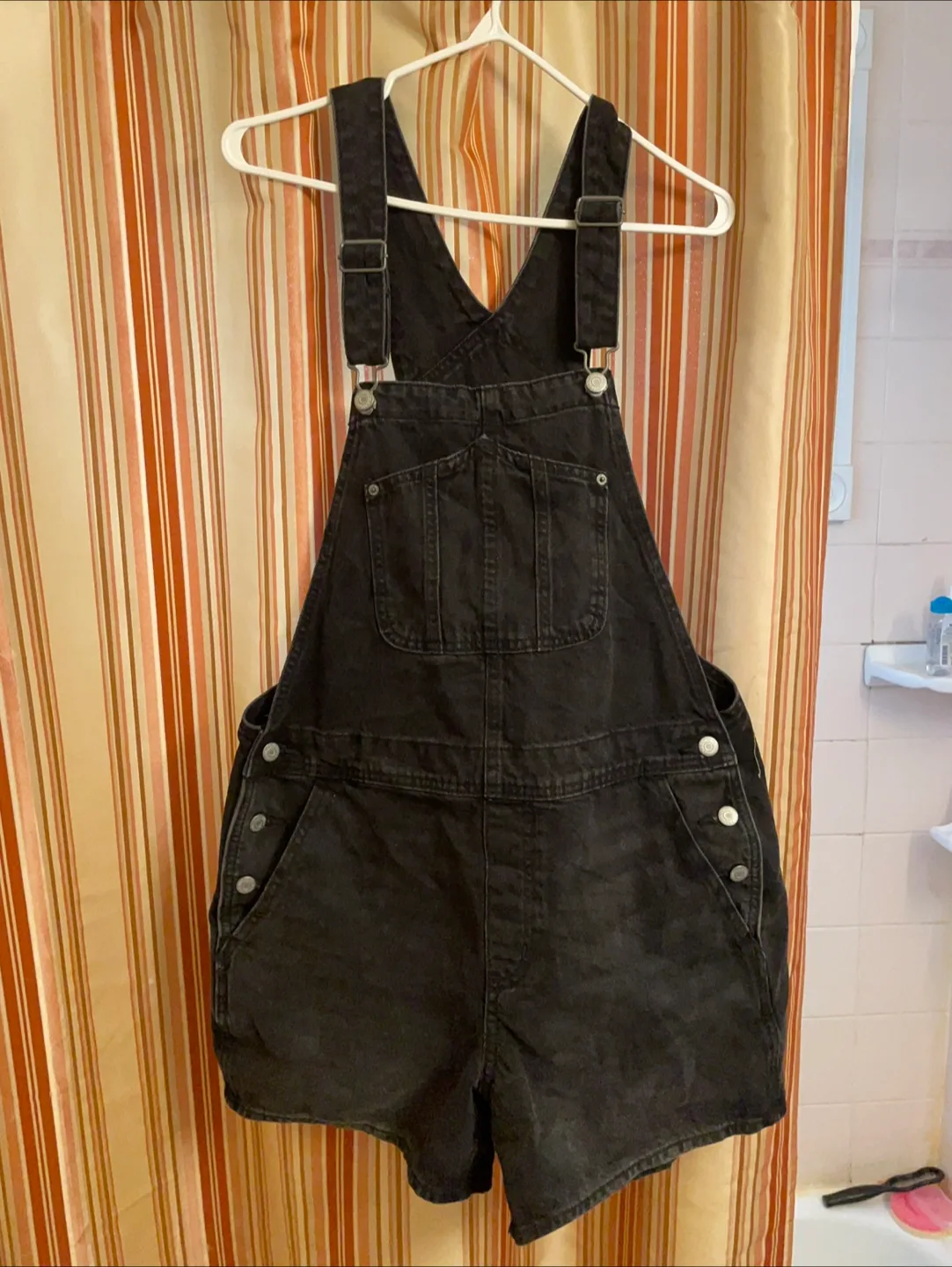 L Old Navy Black Denim Overalls Shorts thumbnail