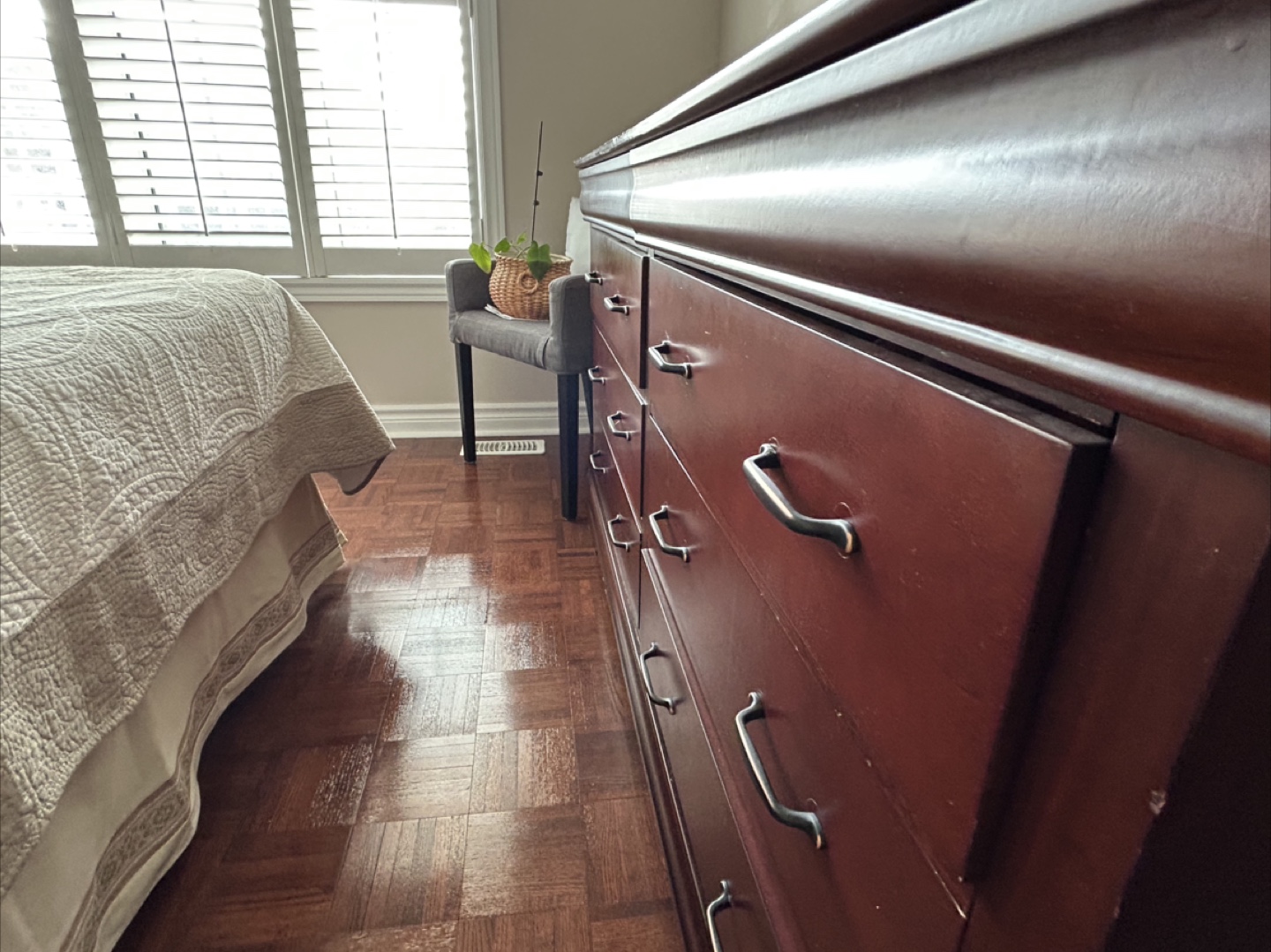Dresser bedroom set with side tables - photo 3