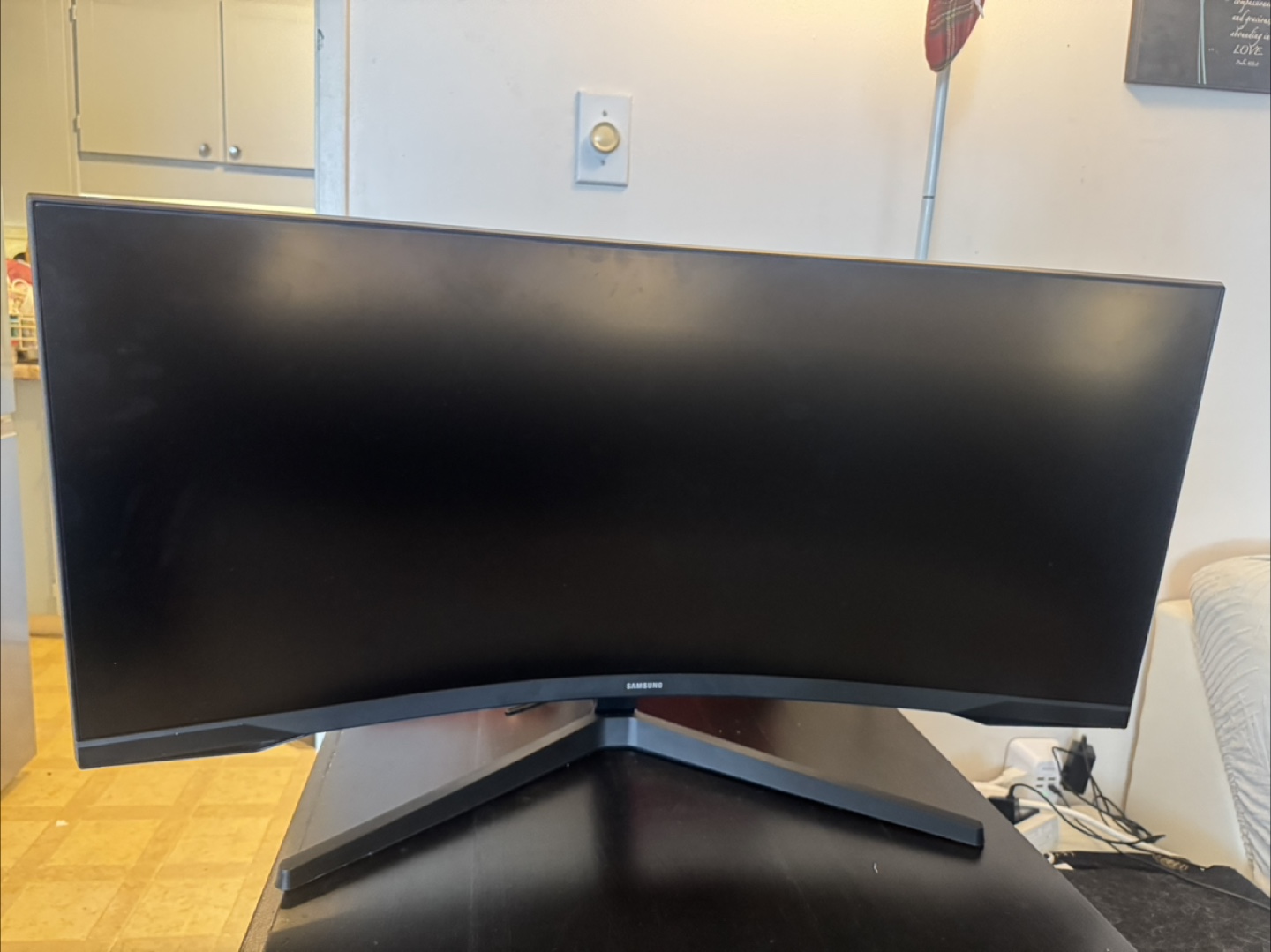 Curved Samsung Monitor 34‘ - photo 2