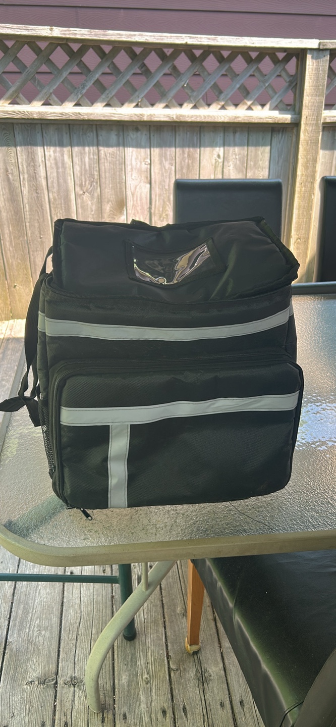 XL insulated backpack delivery bag with 4 cup/drink holders