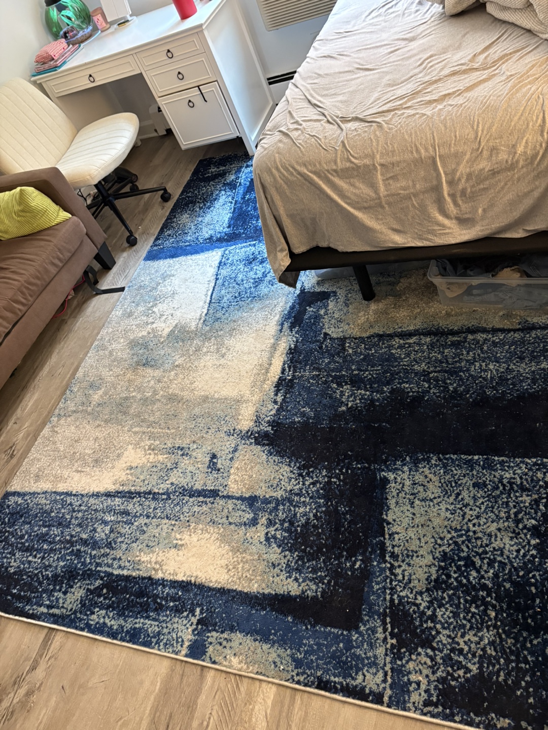 Abstract Patterned Area Rug - photo 2