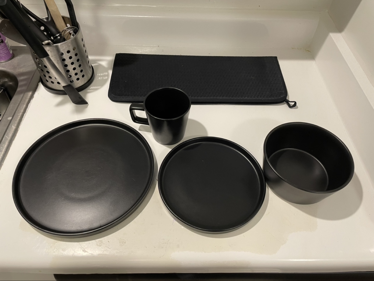 Black Dinnerware Set