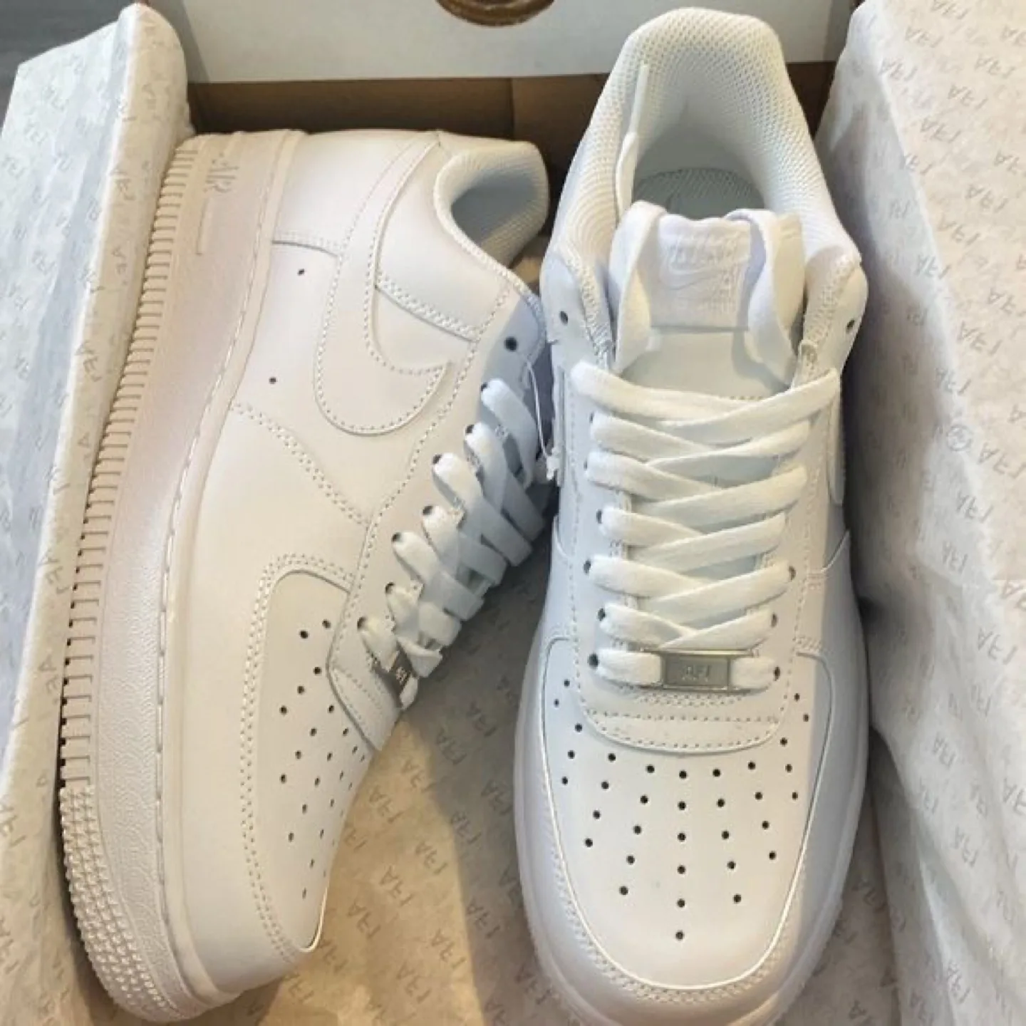 Nike Air Force 1 White, Size 9.5 thumbnail