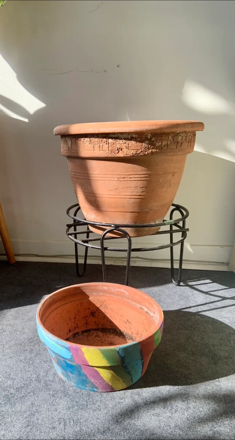 Large Terracotta Planter image indicator(2)
