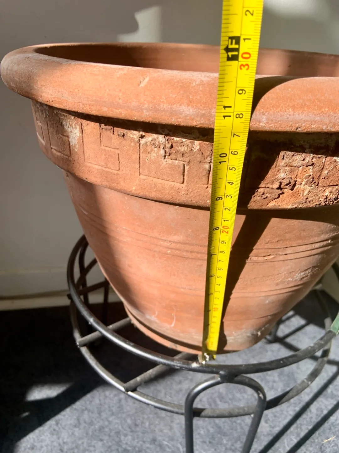 Large Terracotta Planter image indicator(3)