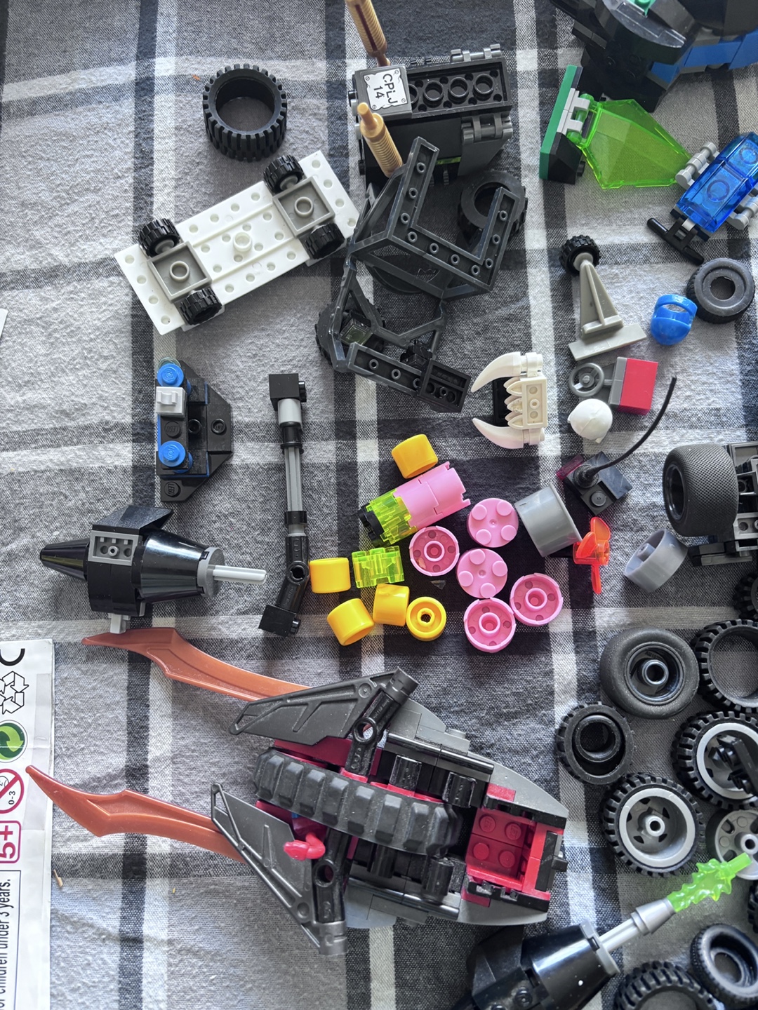 Mixed Lego Pieces - photo 2