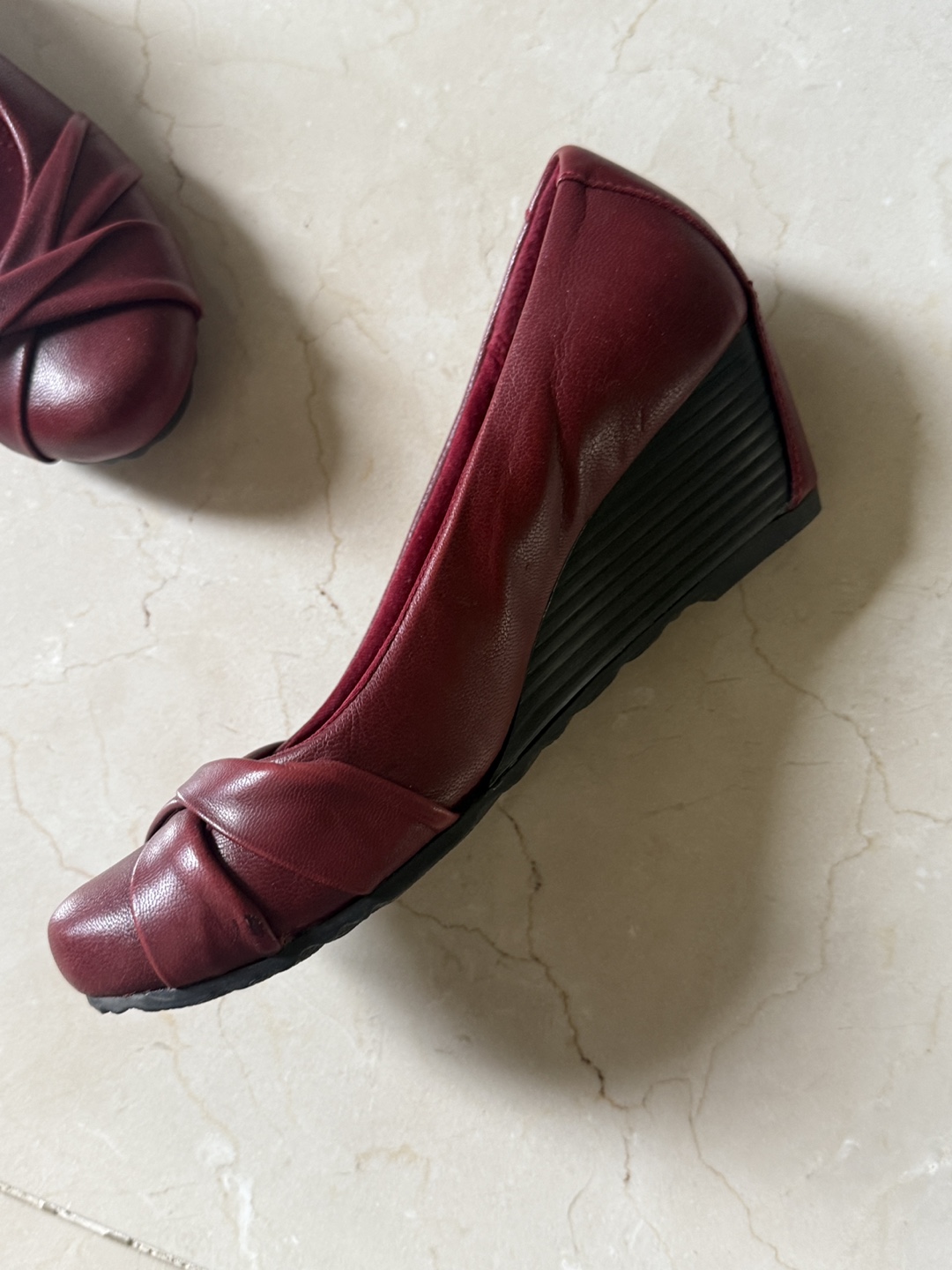 Bare Traps Burgundy Wedge Heels - photo 2