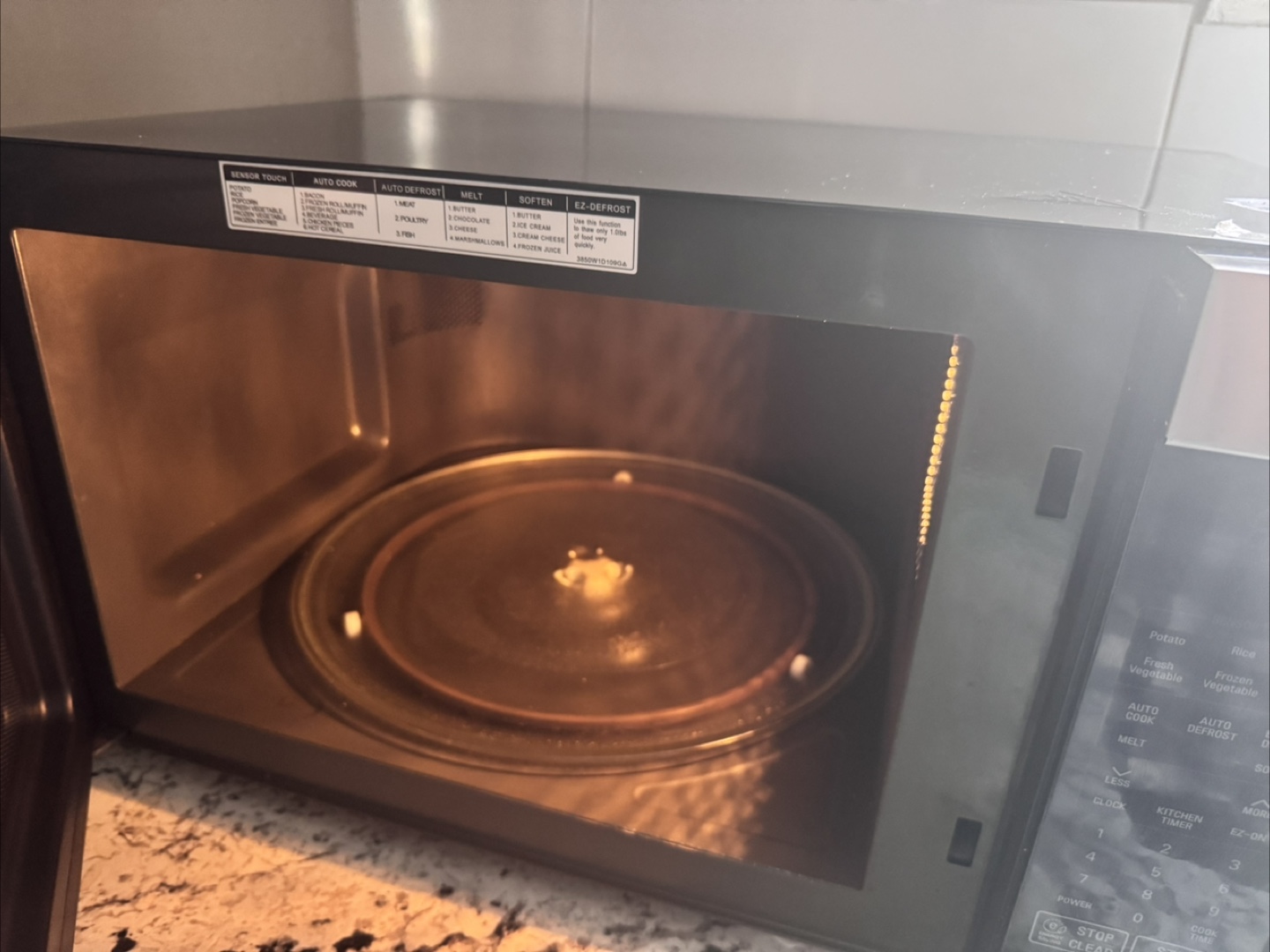 LG Microwave Oven - photo 4