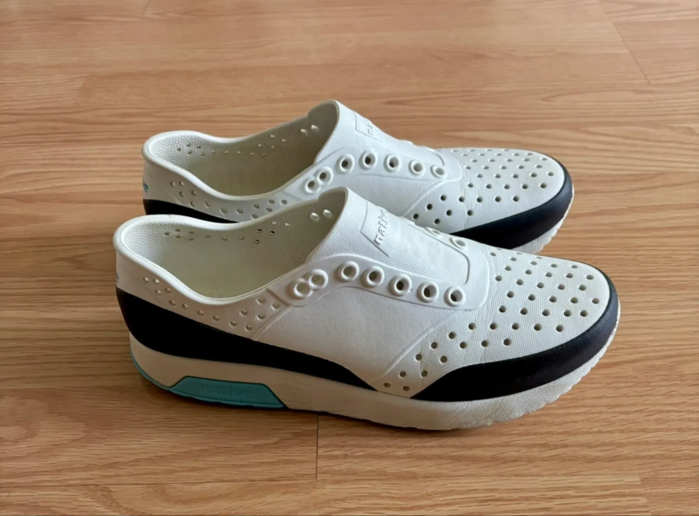 Native Shoes image indicator(3)