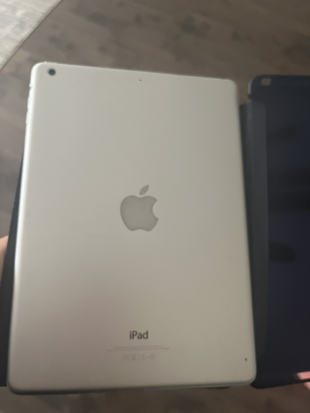 Apple iPad Air 1- Excellent Condition - photo 3