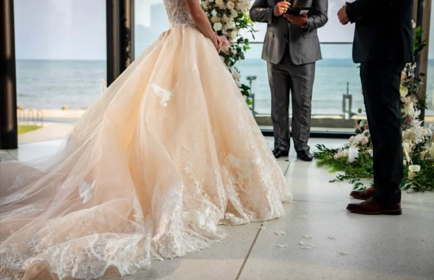 Wedding dress image indicator(4)