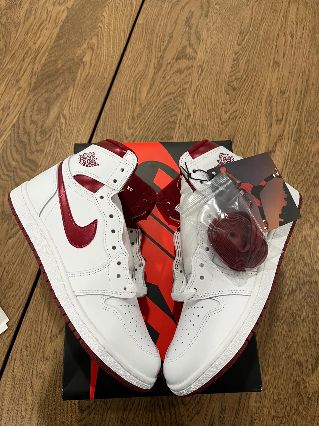 Jordan 1 High Metallic Burgundy Size 9.5 image indicator(4)