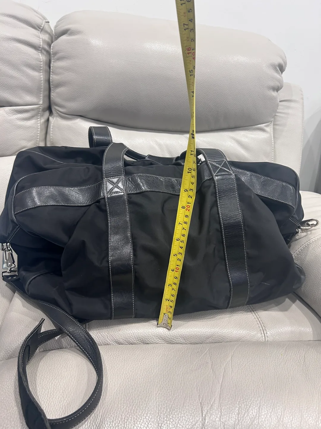 Roots Black Duffle Bag image indicator(3)