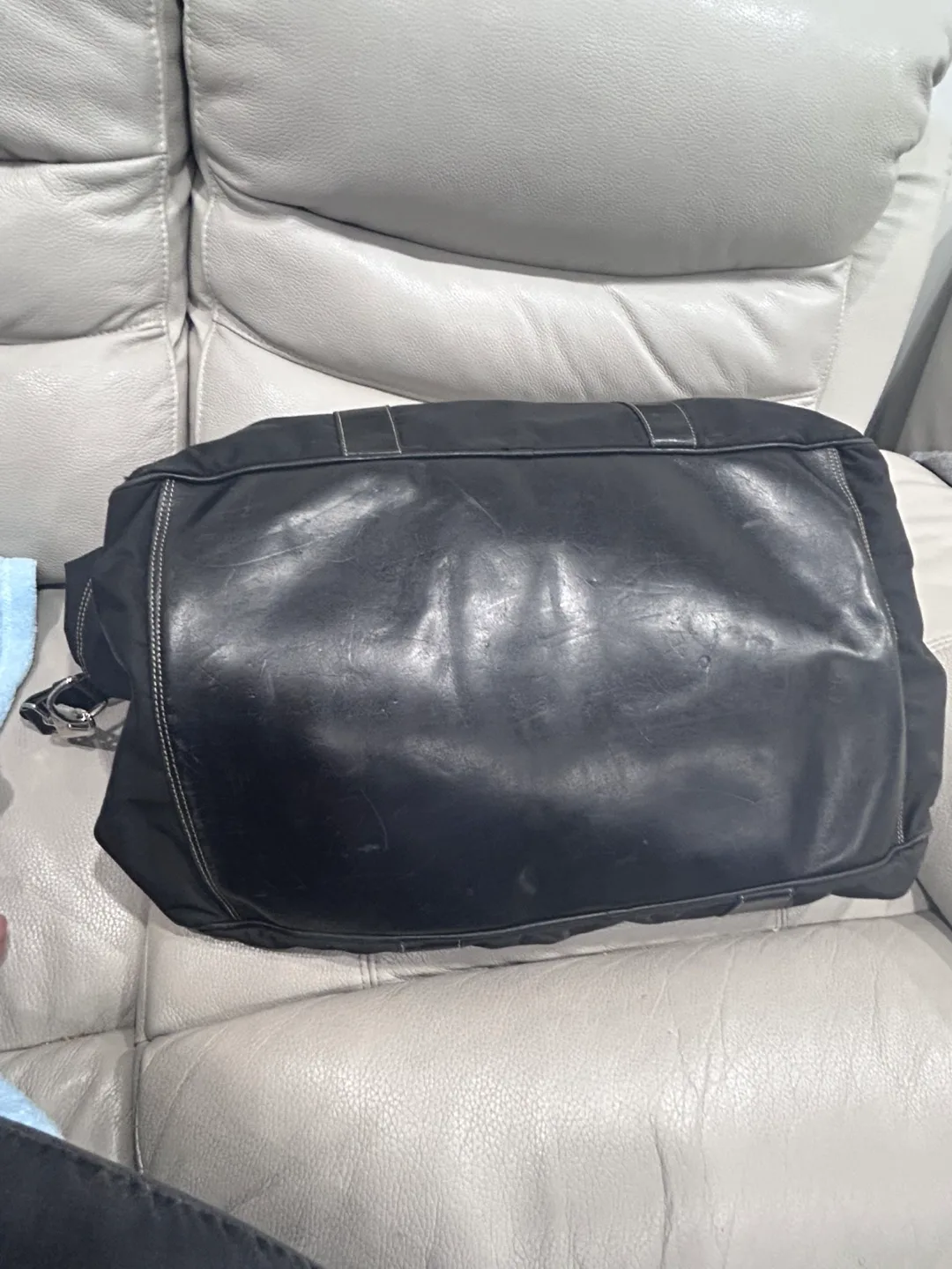 Roots Black Duffle Bag image indicator(6)