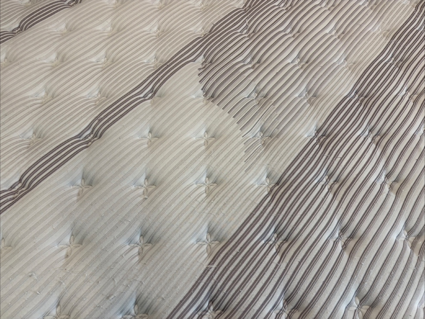 Queen Size Mattress and Box Spring - Serta Vintage Hybrid - photo 2