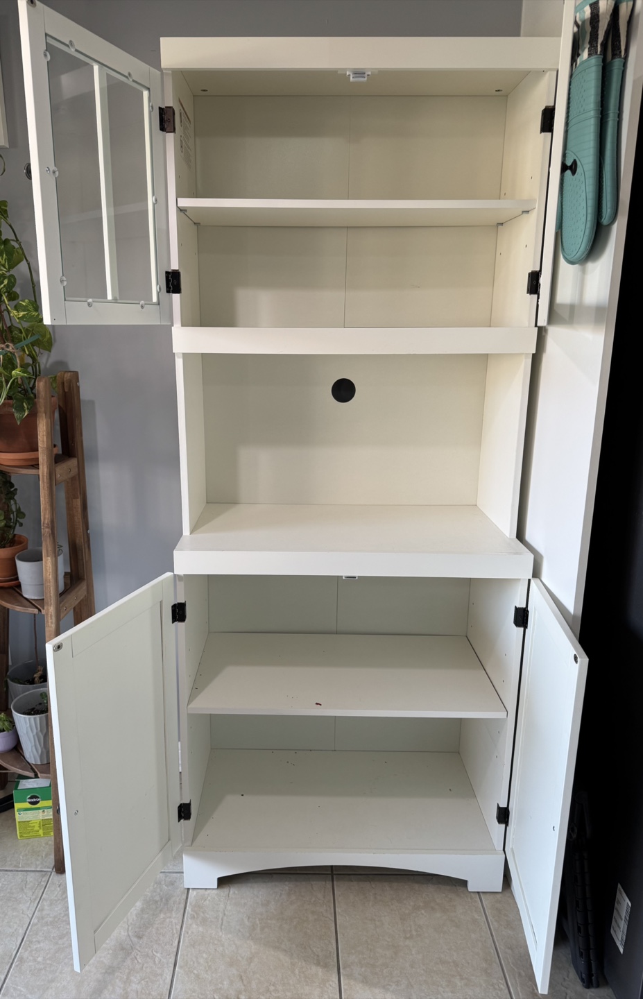 White Kitchen Hutch / Cabinet - photo 3