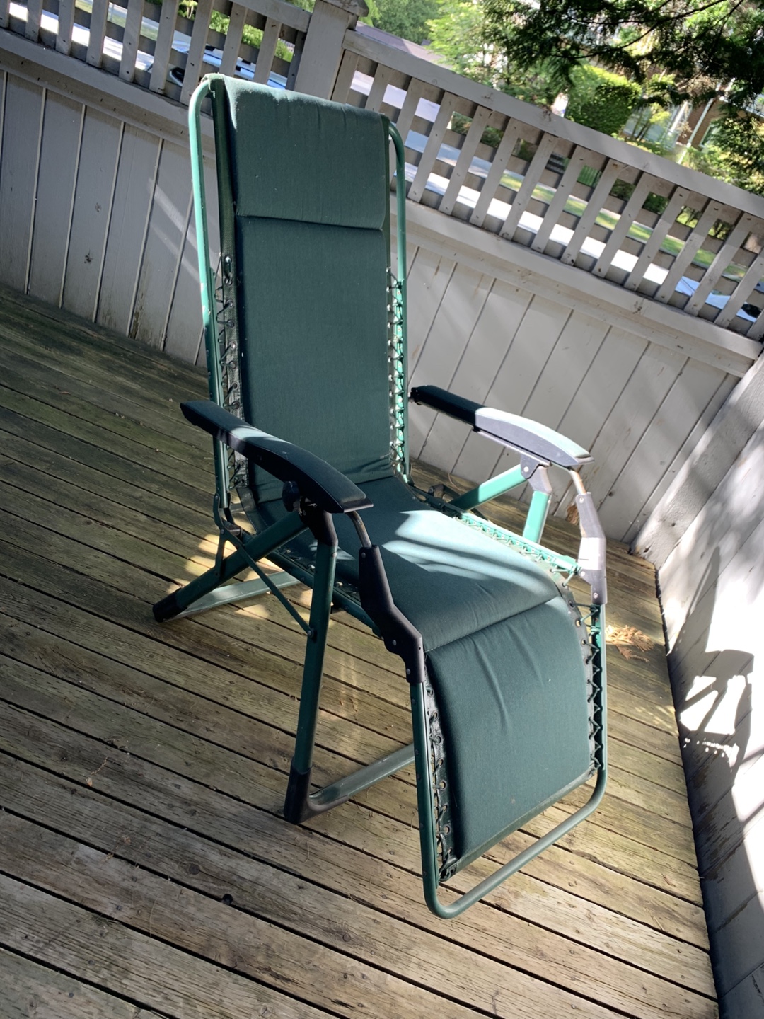 Green Outdoor Reclining Chair - Gravity Chair