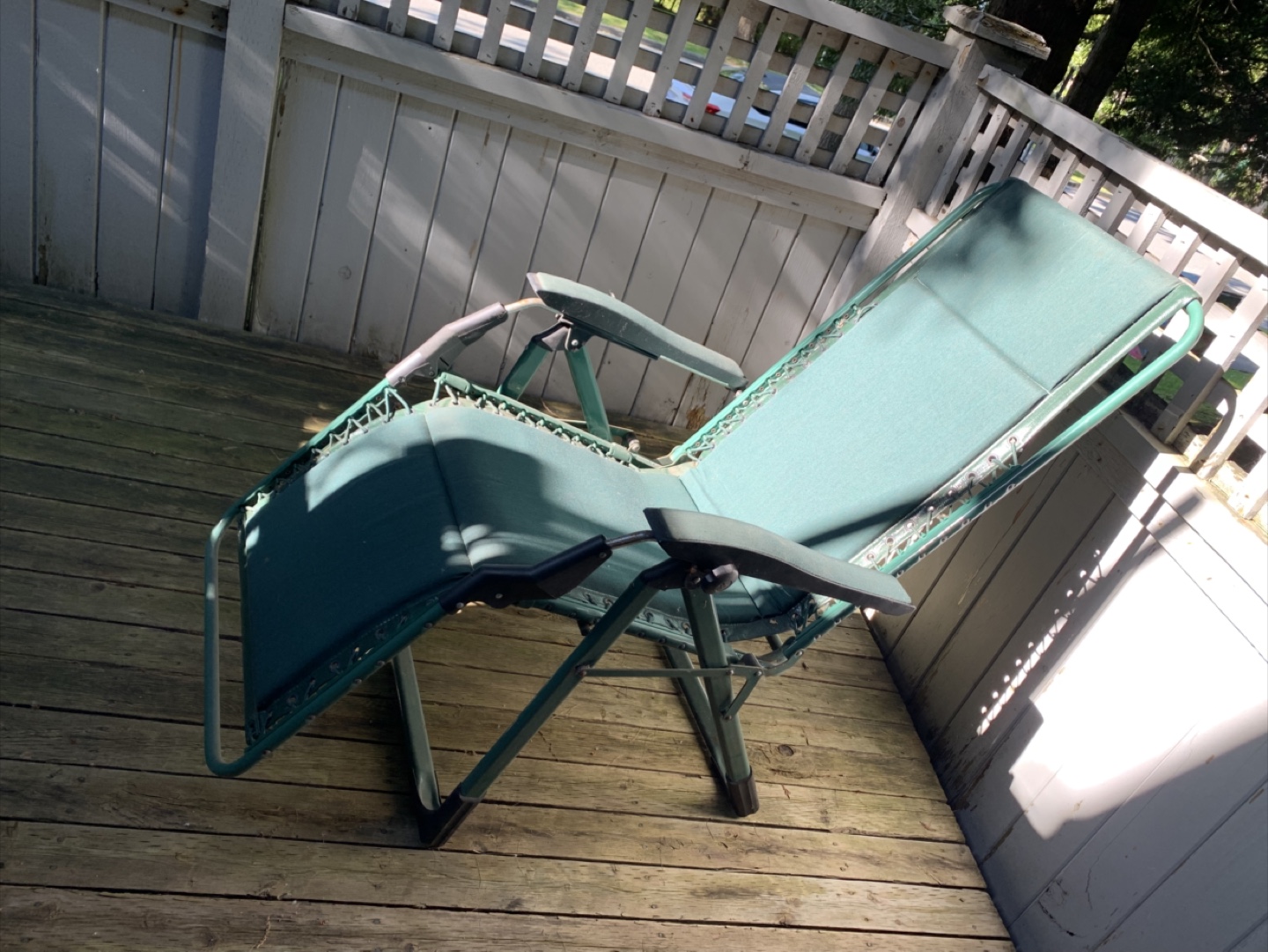 Green Outdoor Reclining Chair - Gravity Chair - photo 2