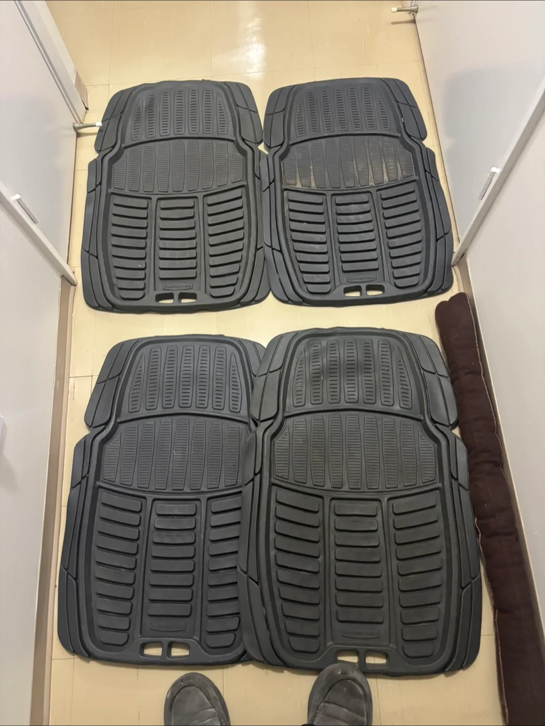 Venza & Rubbermaid Car Mats image indicator(4)