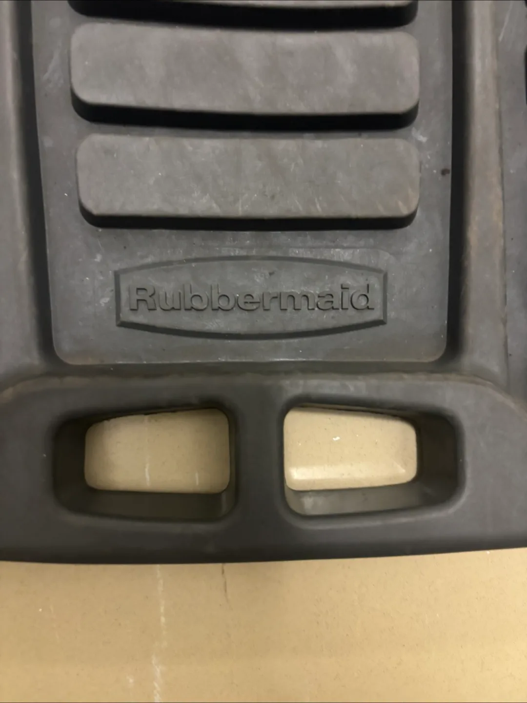 Venza & Rubbermaid Car Mats image indicator(3)