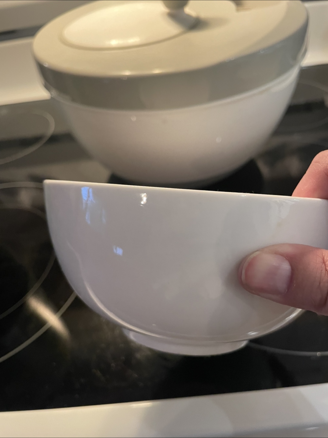 Dessert bowls, salad spinner, two sets of mixing bowls, etc - photo 3