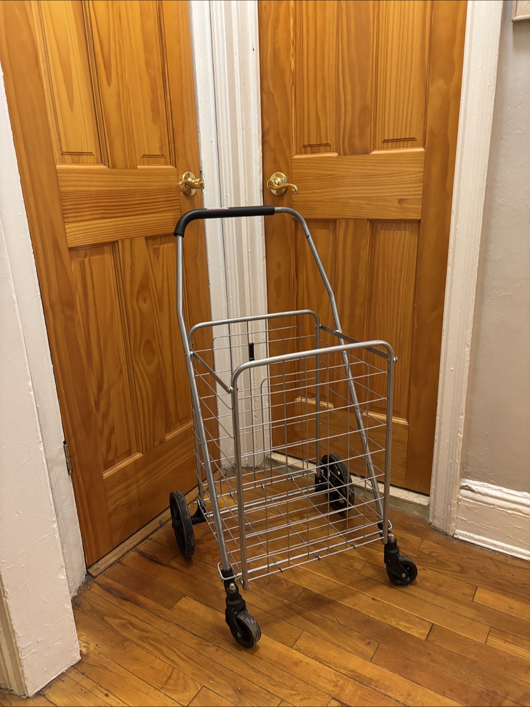 Silver utility cart (Laundry cart / Shopping cart)