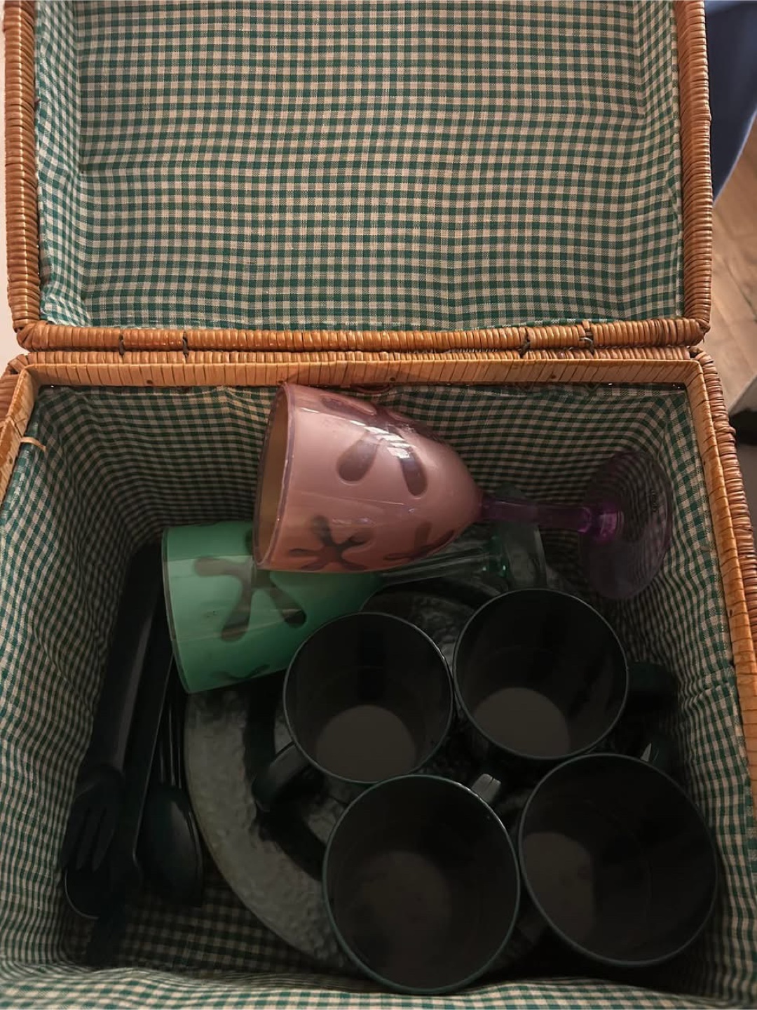 Picnic Basket with Accessories