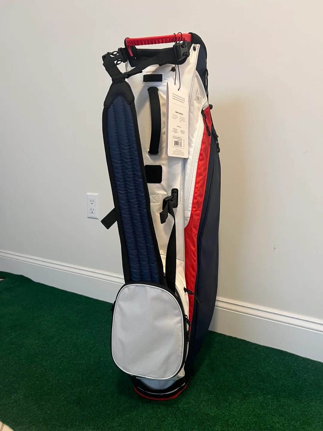Titleist Players 4 Carbon Stand Bag image indicator(2)
