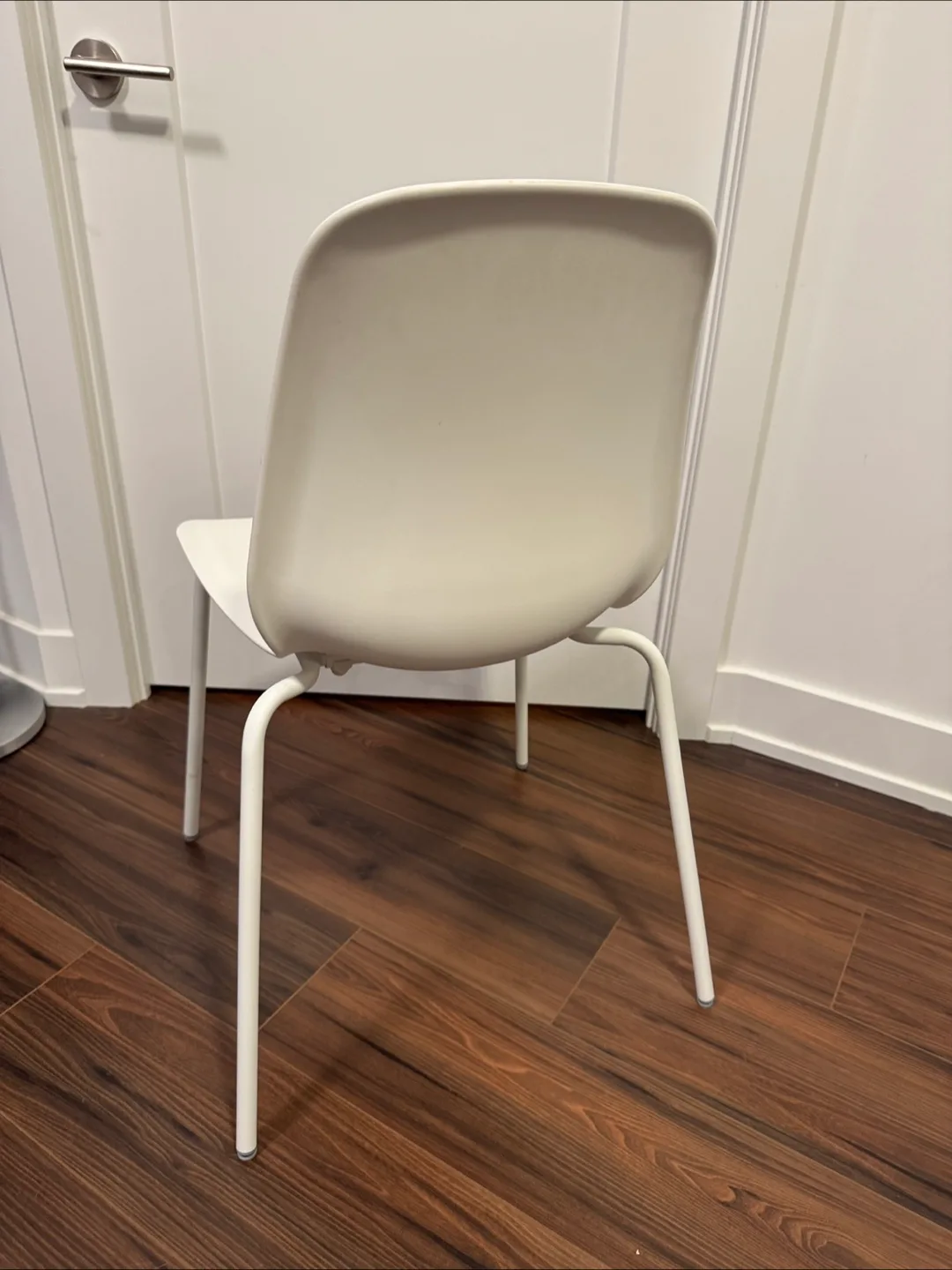 IKEA White chair *like new* image indicator(3)