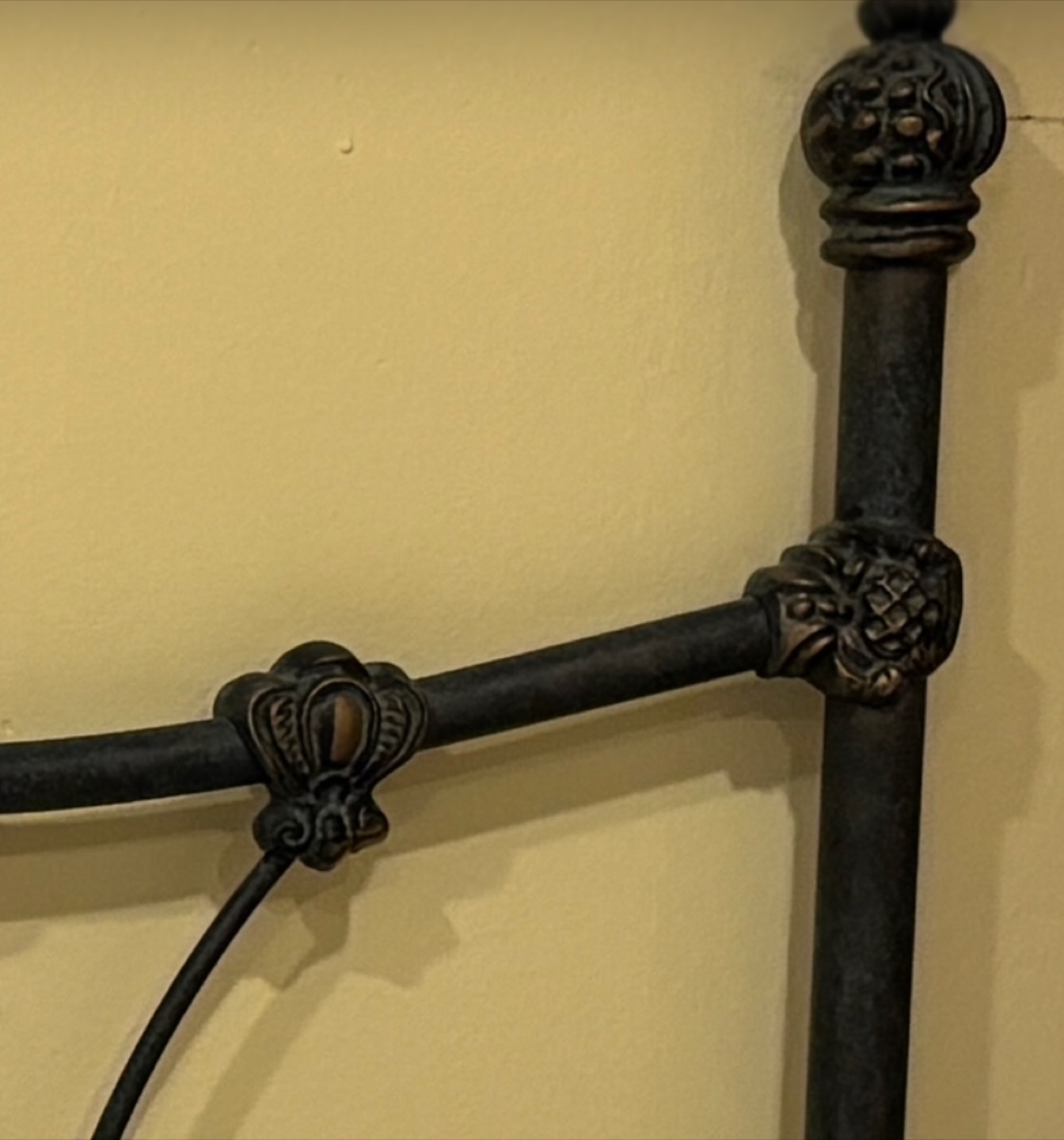 Vintage Metal Headboard - King Size - photo 3