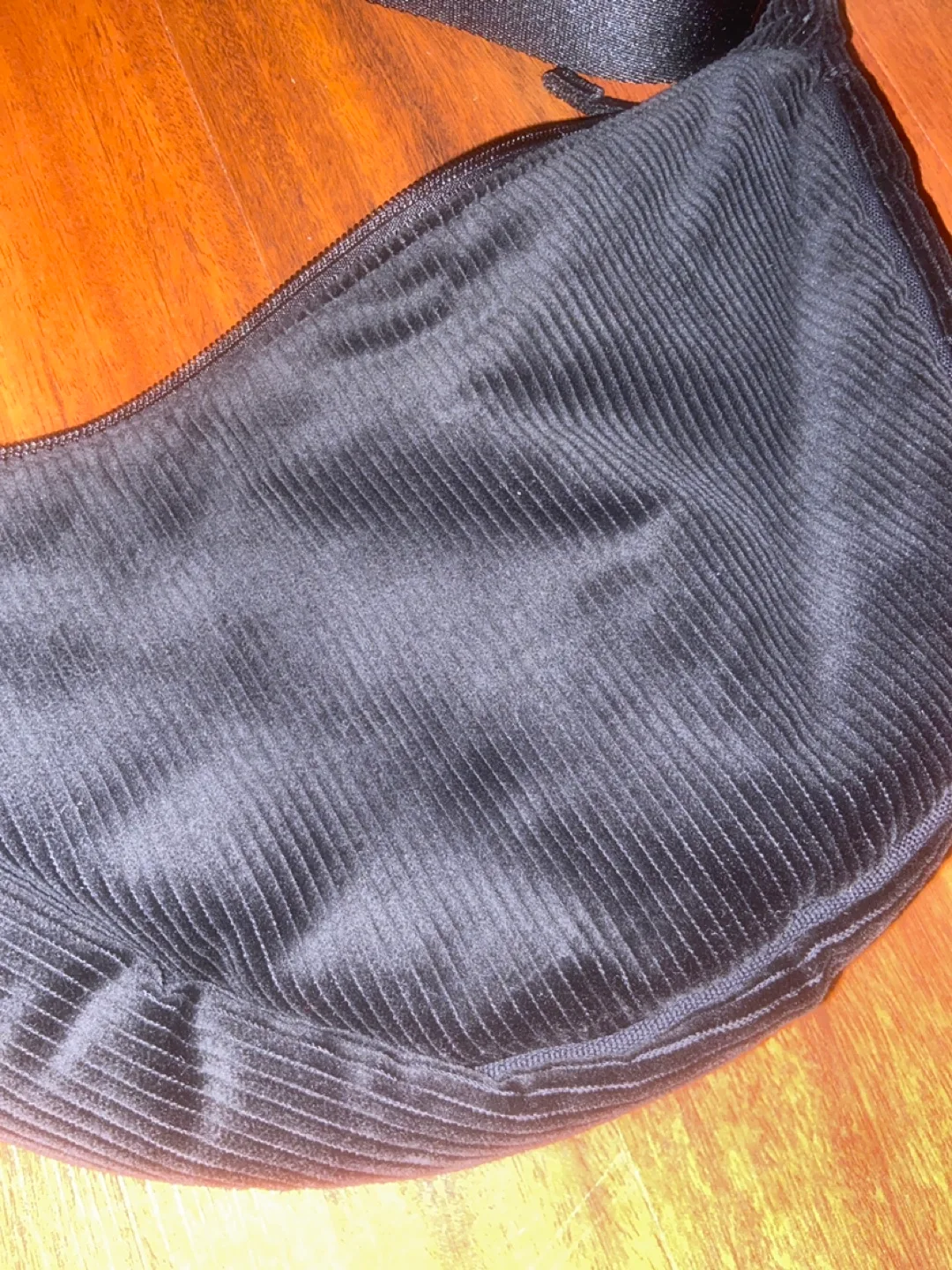 Black Corduroy Uniqlo Shoulder Bag image indicator(2)