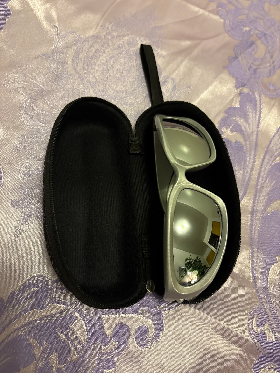 Stylish Sunglasses and Case 🥕💚 image indicator(3)