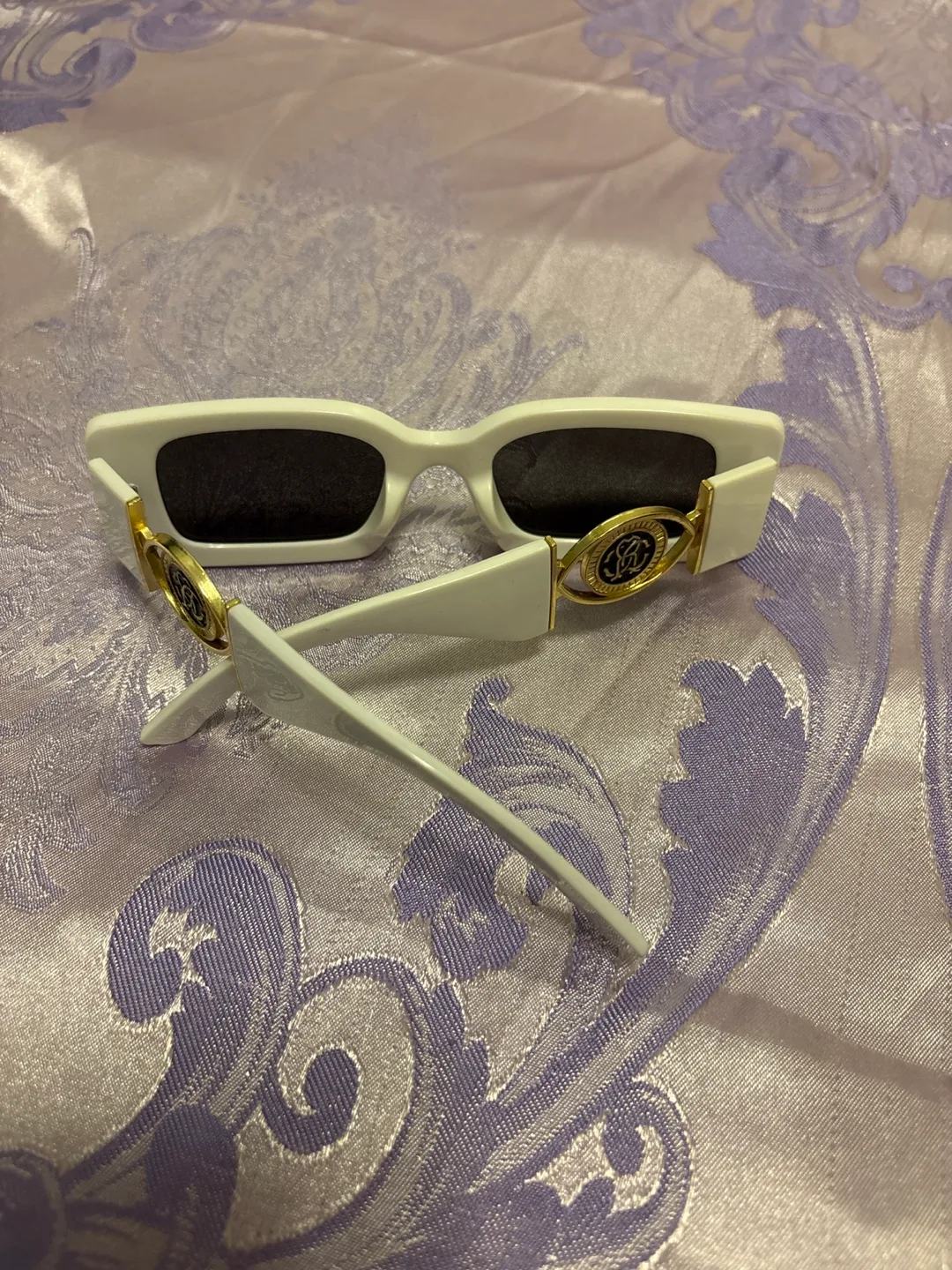 White Sunglasses with Gold Accents🥕💚 image indicator(2)