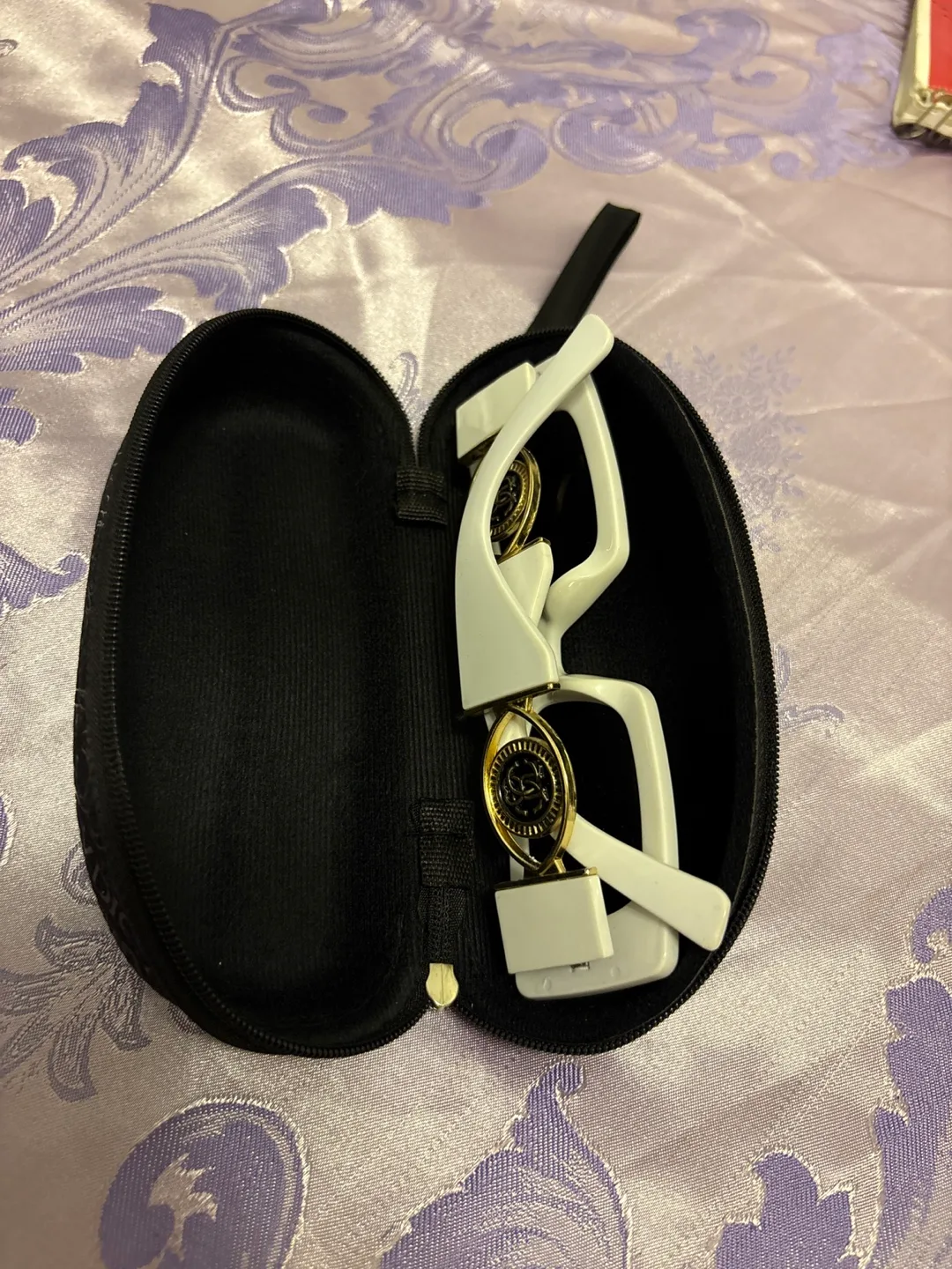 White Sunglasses with Gold Accents🥕💚 image indicator(4)