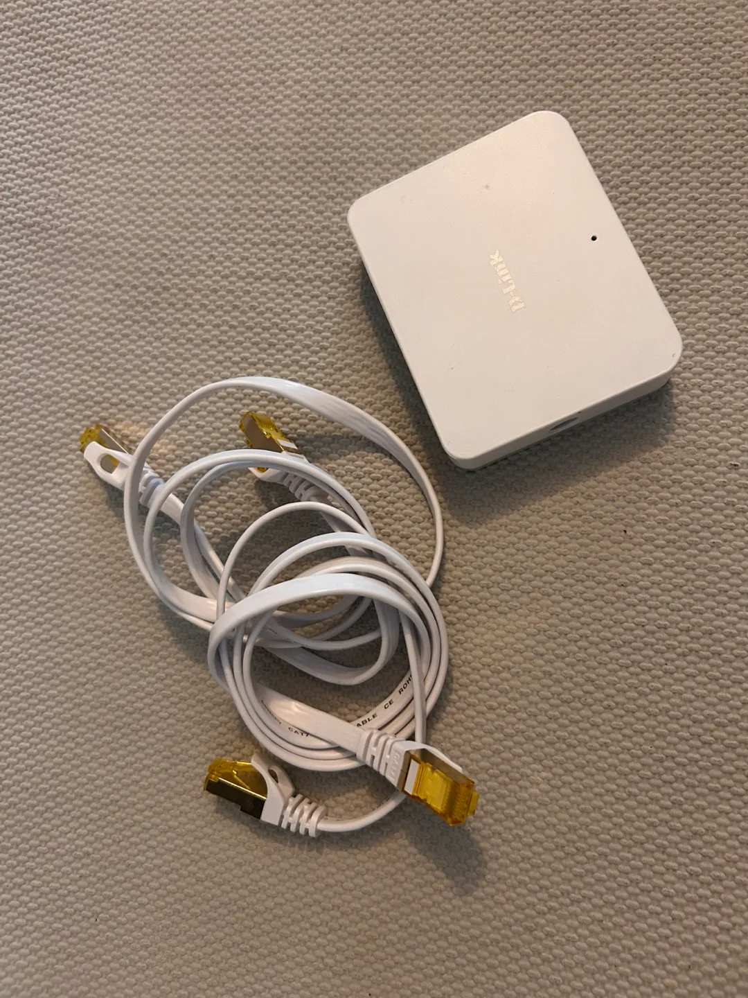 D-Link 5 port network switch thumbnail