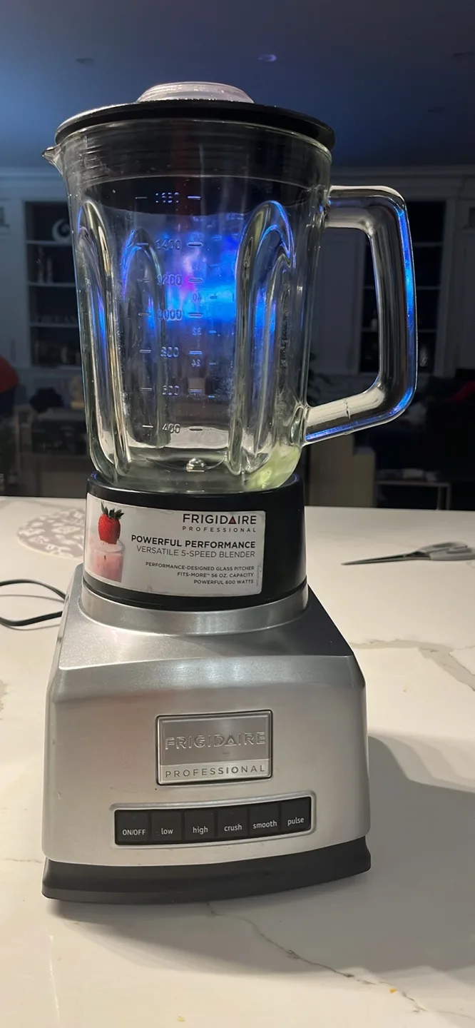 Frigidaire Professional Blender thumbnail