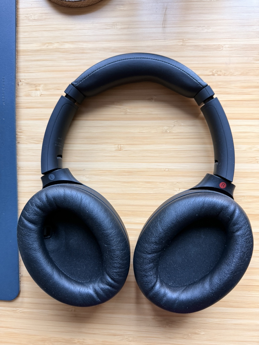 Sony XM4 Headphones with Case - photo 2