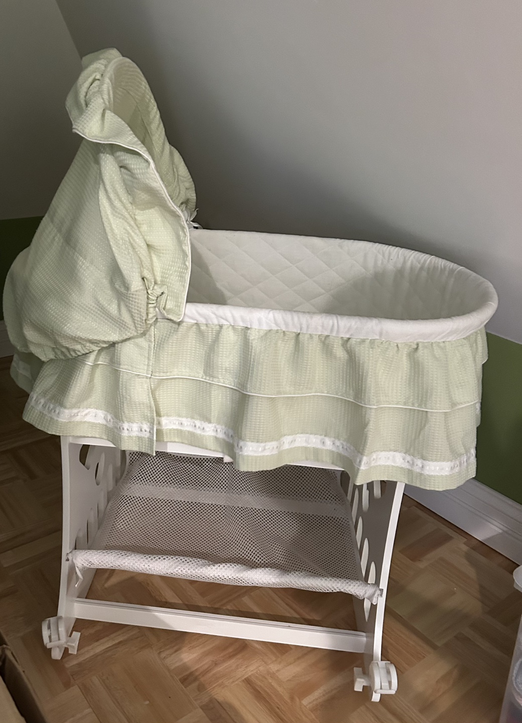 Baby Bassinet - Green and White