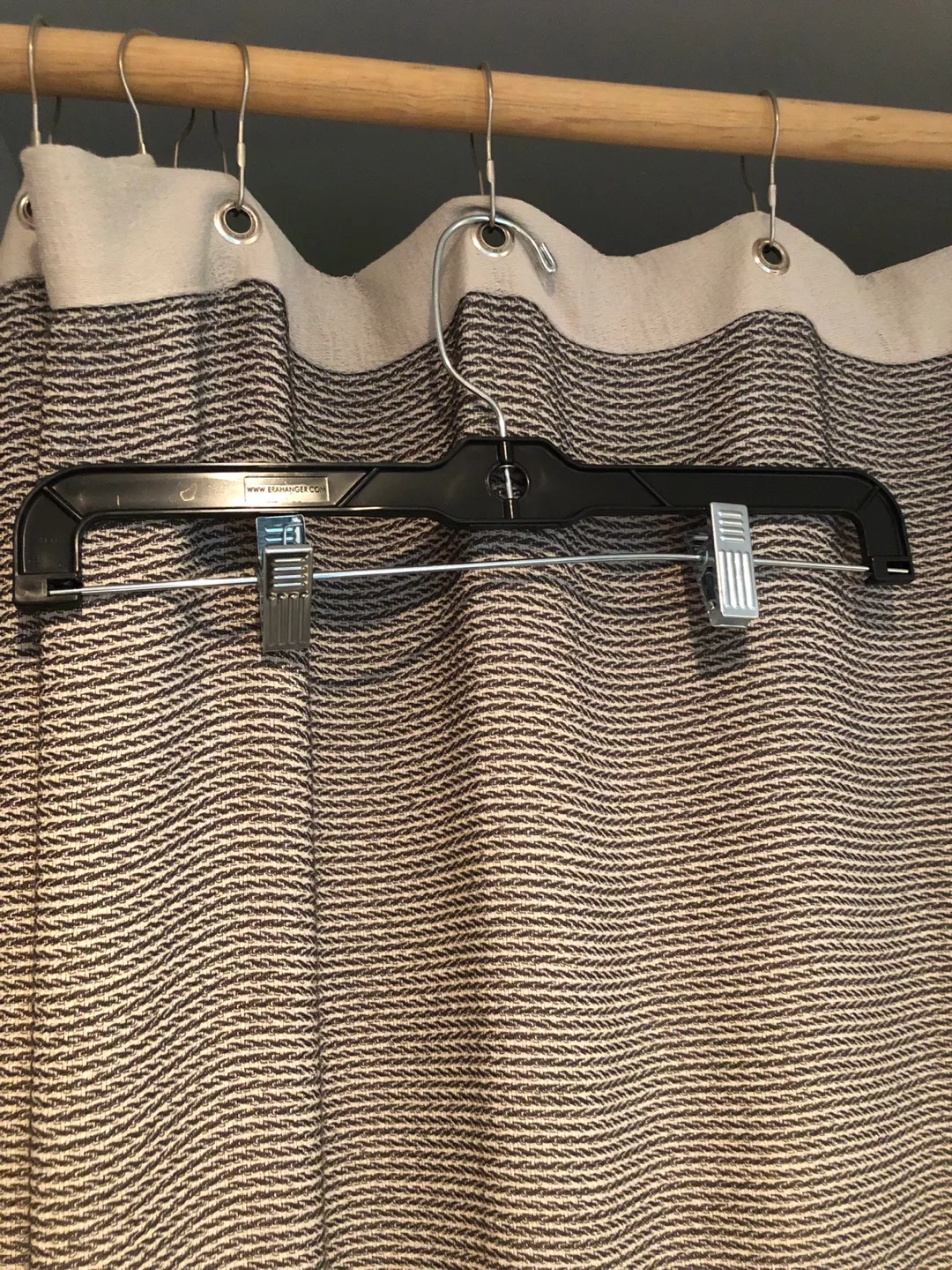 Clothing Hangers with Clips 20pc image indicator(2)