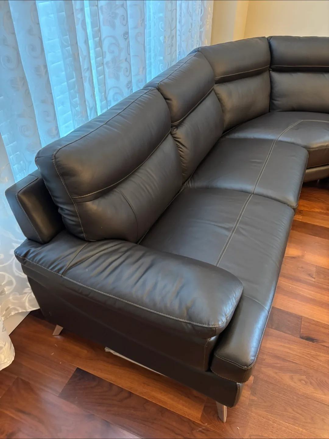 Leather Sectional Couch image indicator(4)