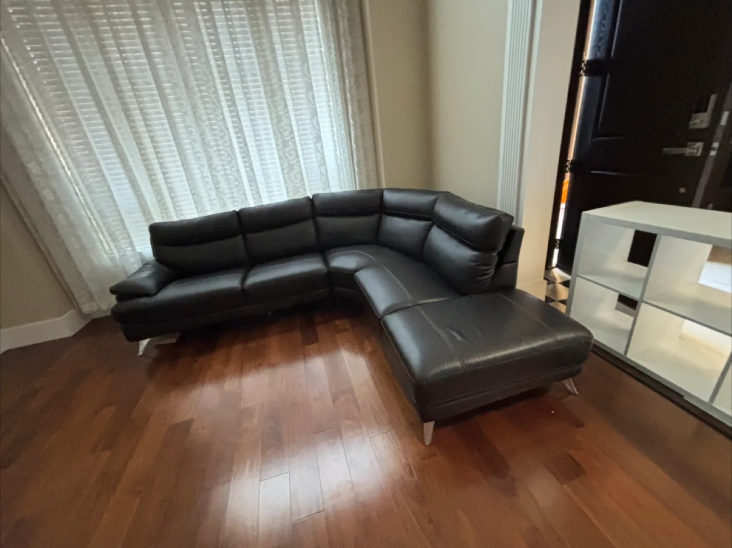 Leather Sectional Couch image indicator(5)