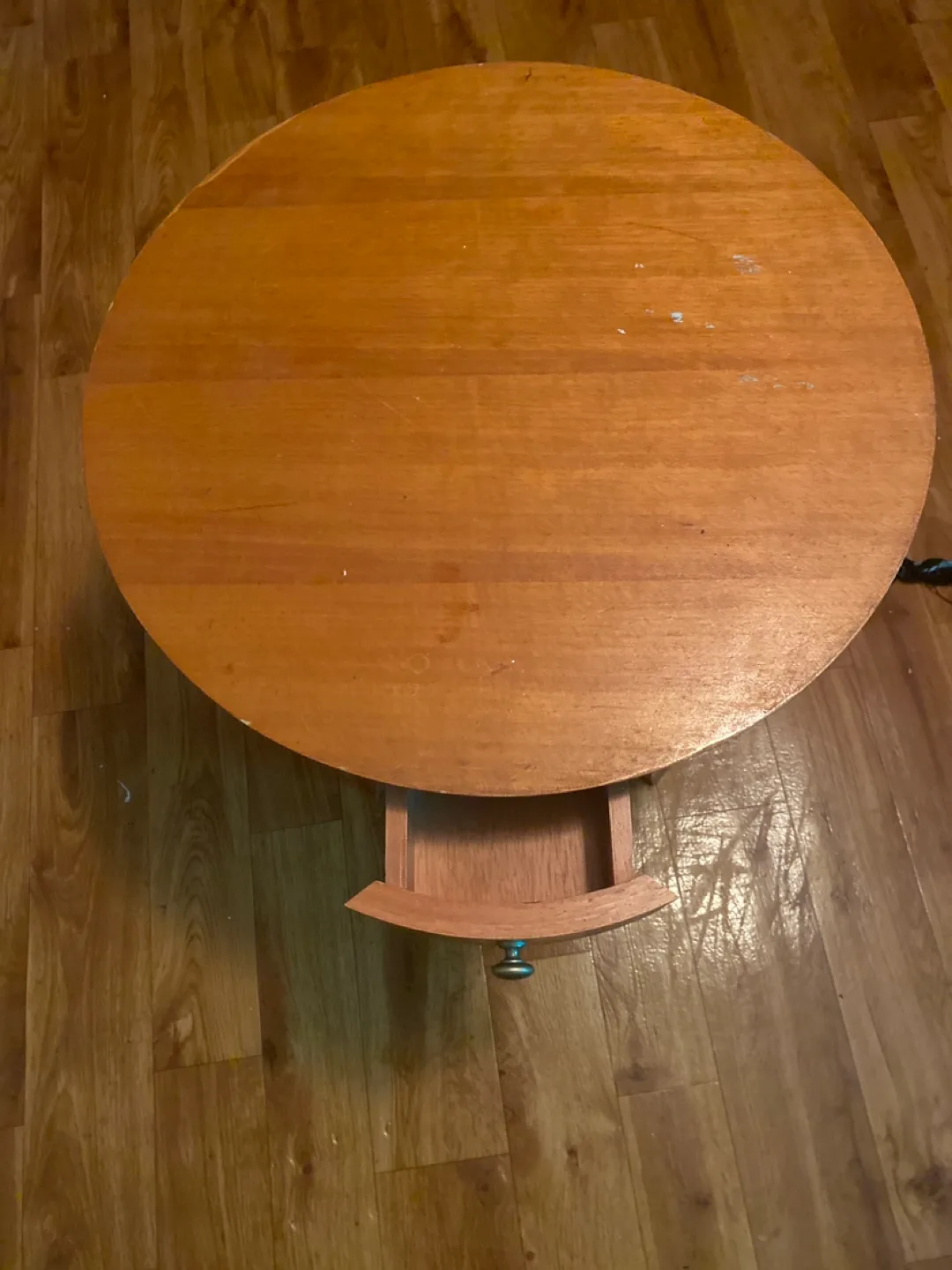 Wooden Round End Table image indicator(2)