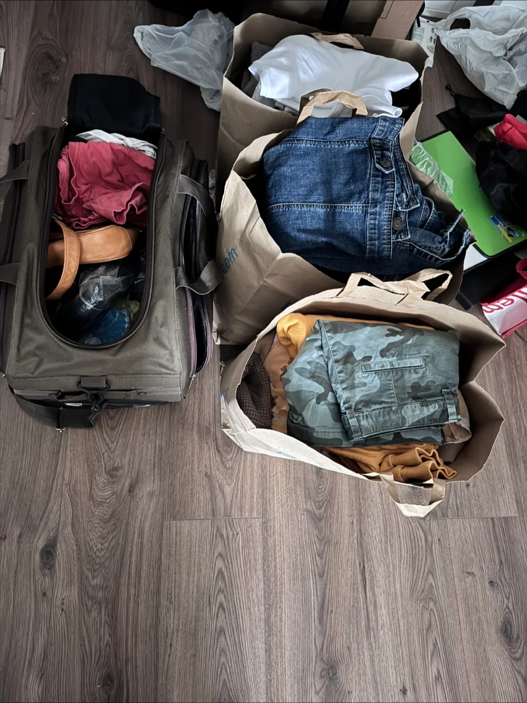 Clothing bundle with bag thumbnail